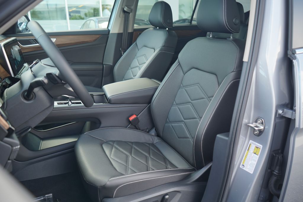 2025 Volkswagen Atlas SE 6