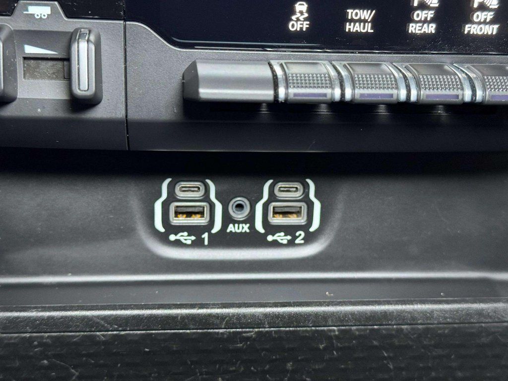 Used 2021 Patriot Blue Pearlcoat Ram Laramie image 14