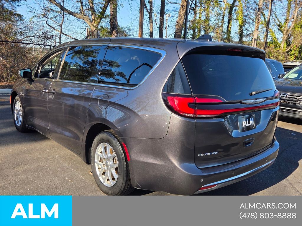 Used 2023 Gray Chrysler Touring L image 4