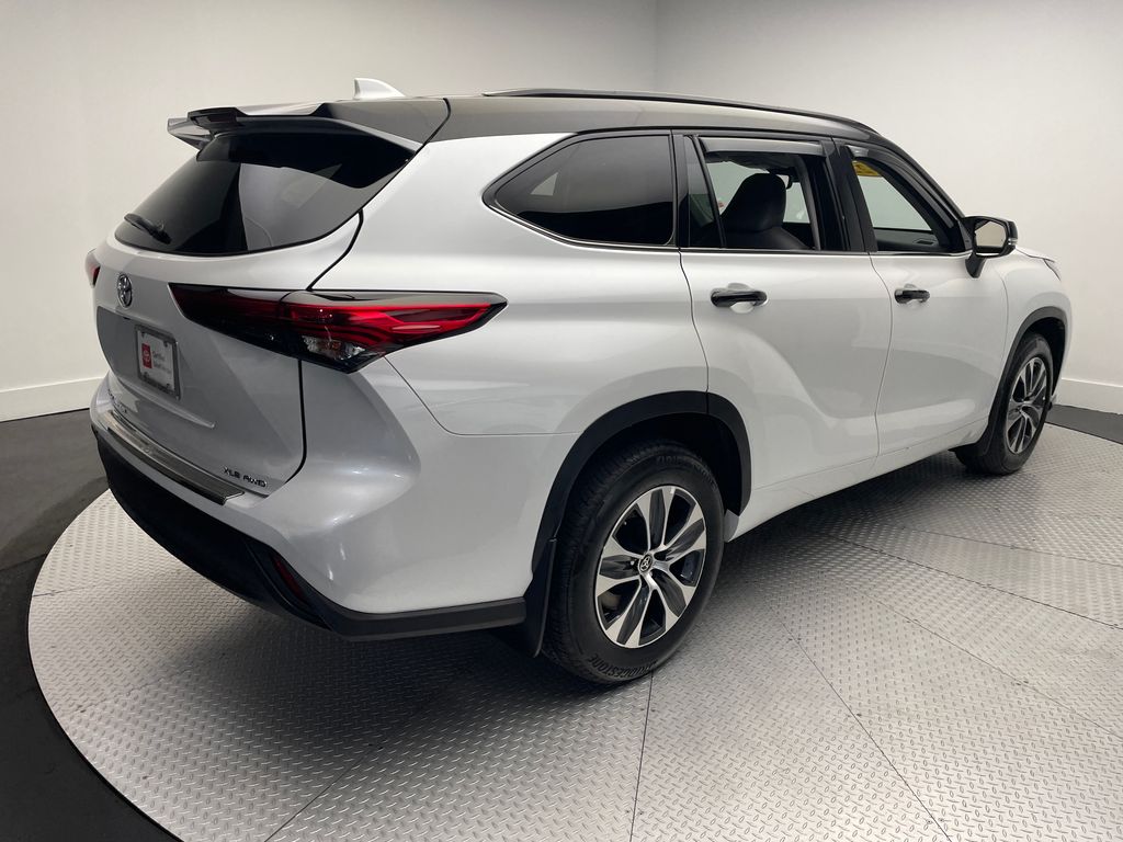 Thumbnail: 2022 Toyota Highlander - 5