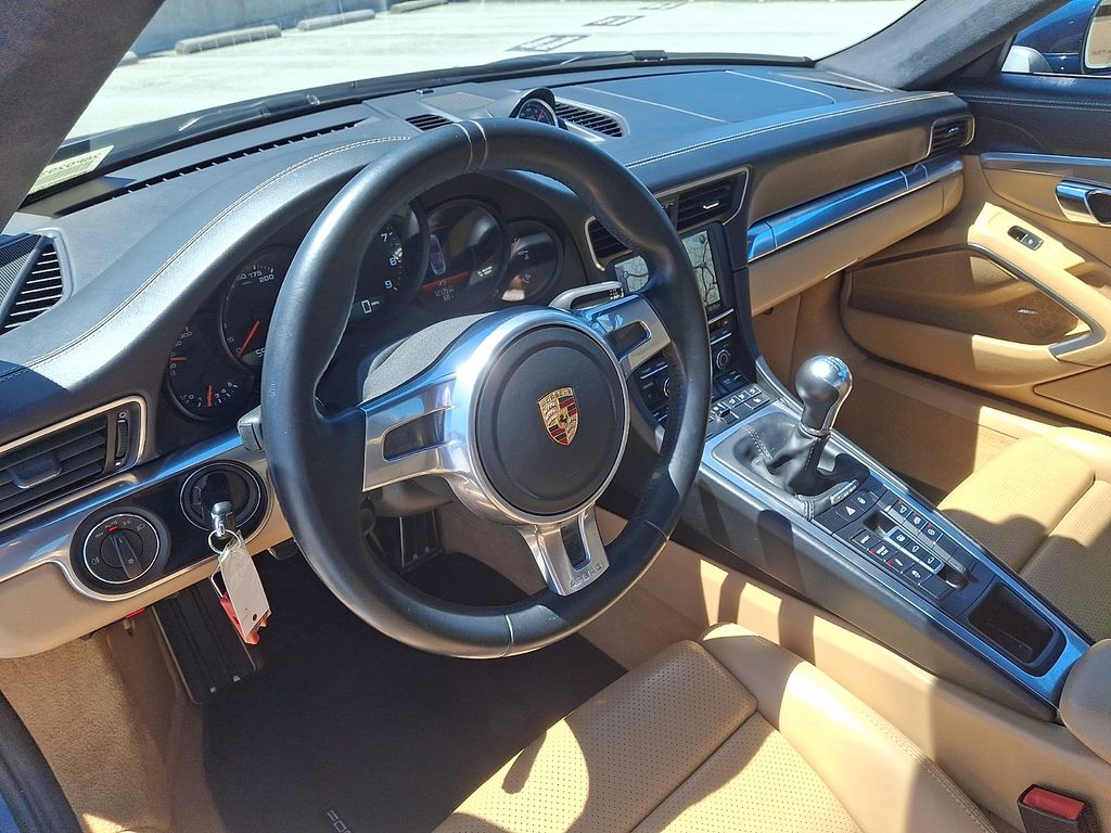 Thumbnail: 2014 Porsche 911 - 13