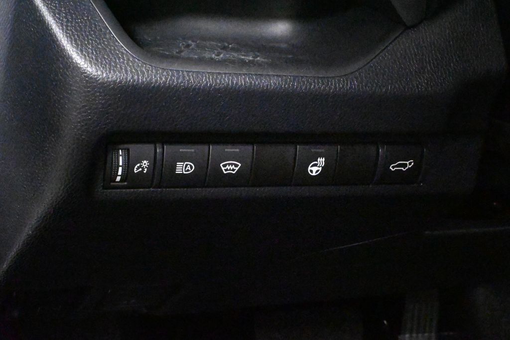 2023 Toyota RAV4 XLE 28