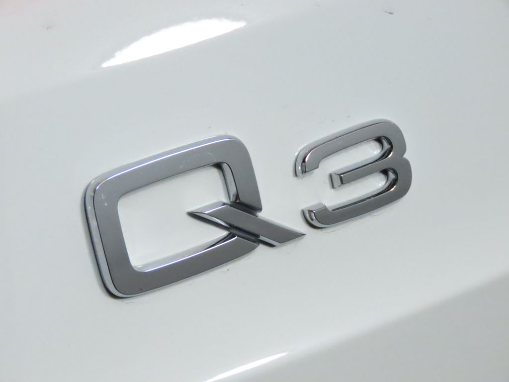 Thumbnail: 2025 Audi Q3 - 9