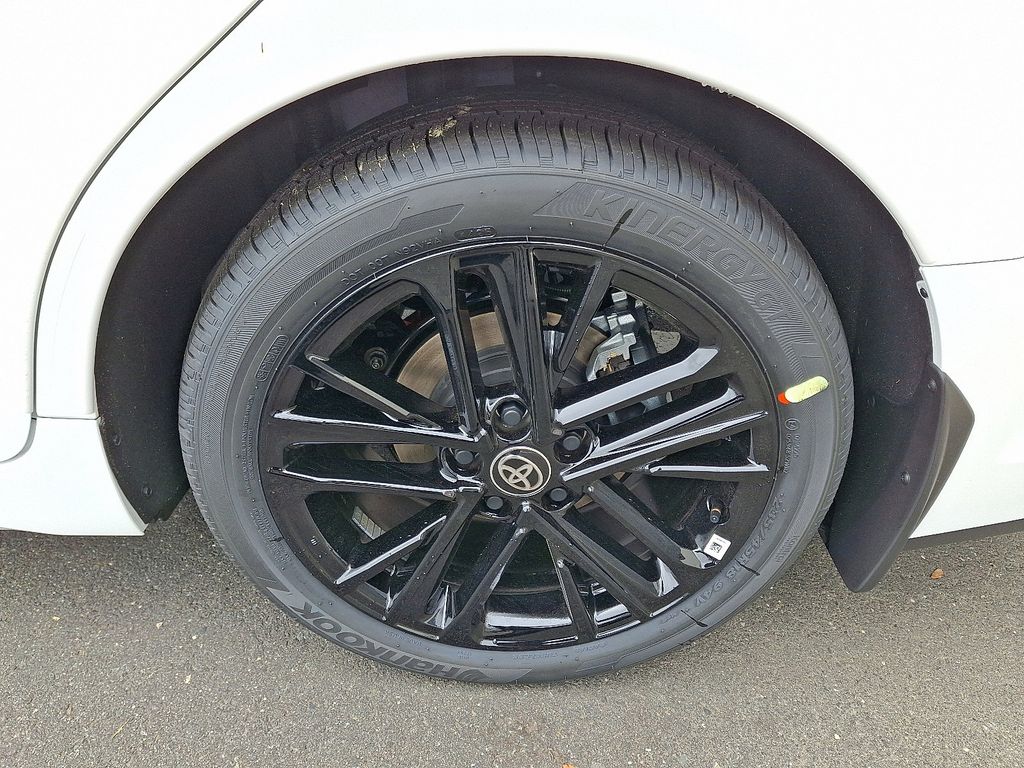 2025 Toyota Camry SE 5