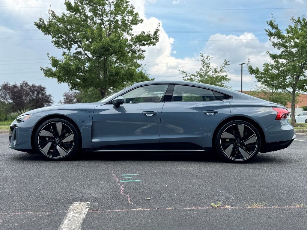 Thumbnail: 2025 Audi e-tron GT - 6