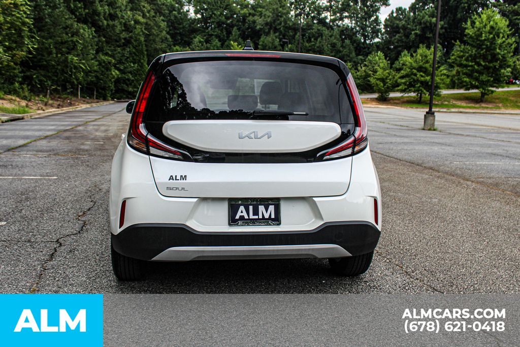 Used 2025 White Kia LX image 10