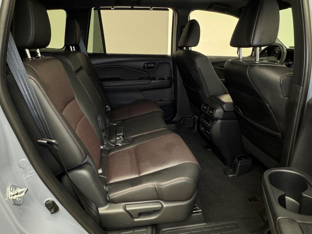 2025 Honda Passport Black Edition 24
