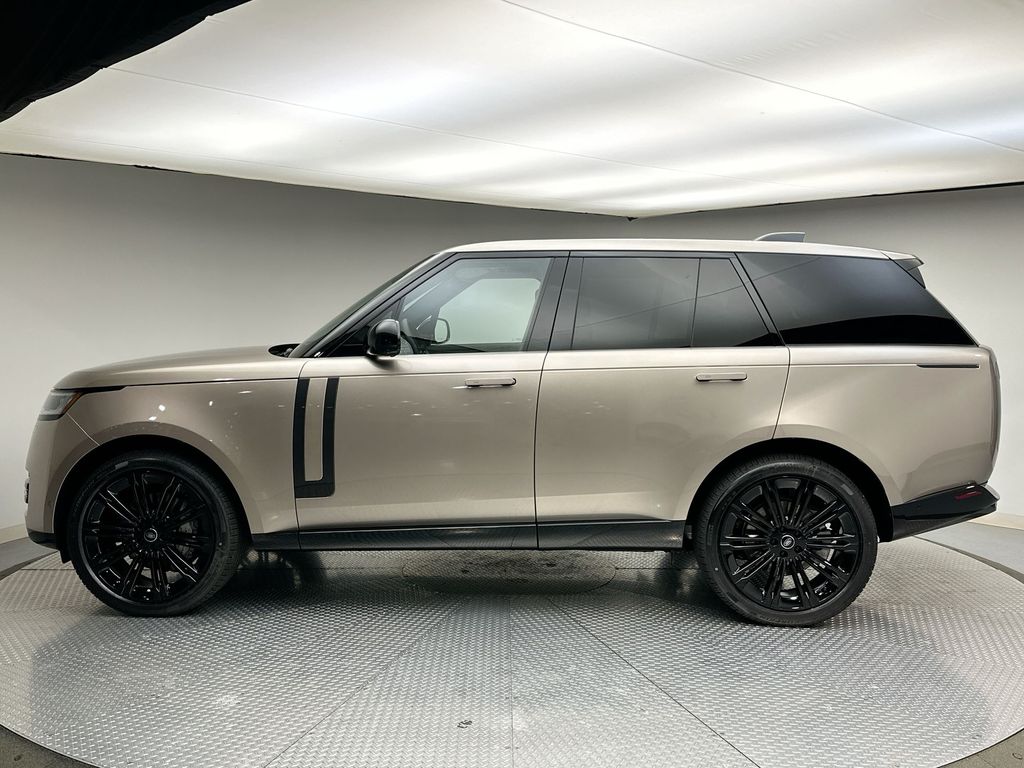 2025 Land Rover Range Rover SE 2