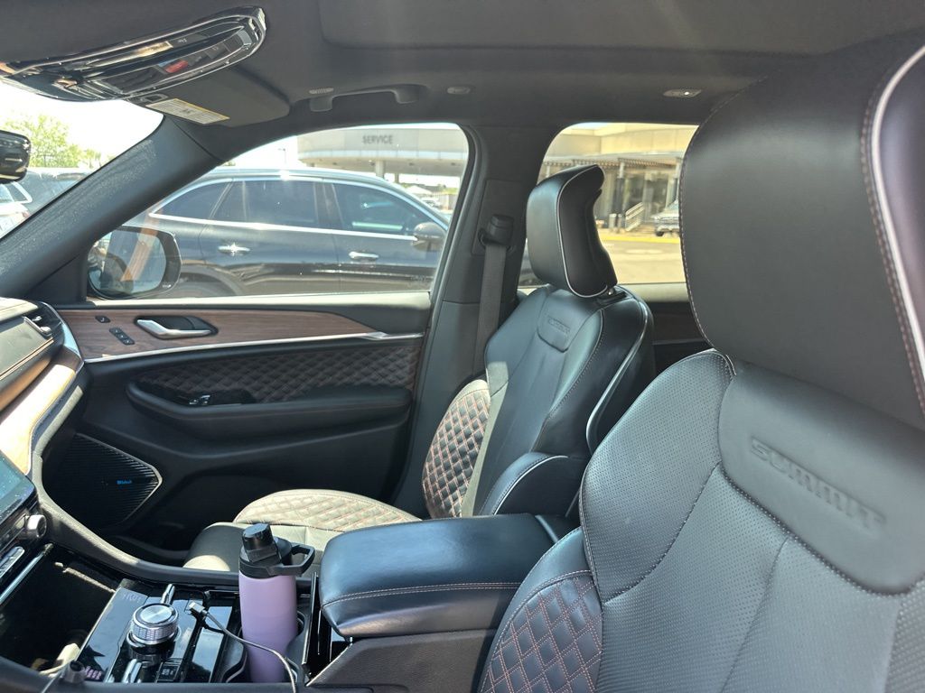 Thumbnail: 2022 Jeep Grand Cherokee - 4