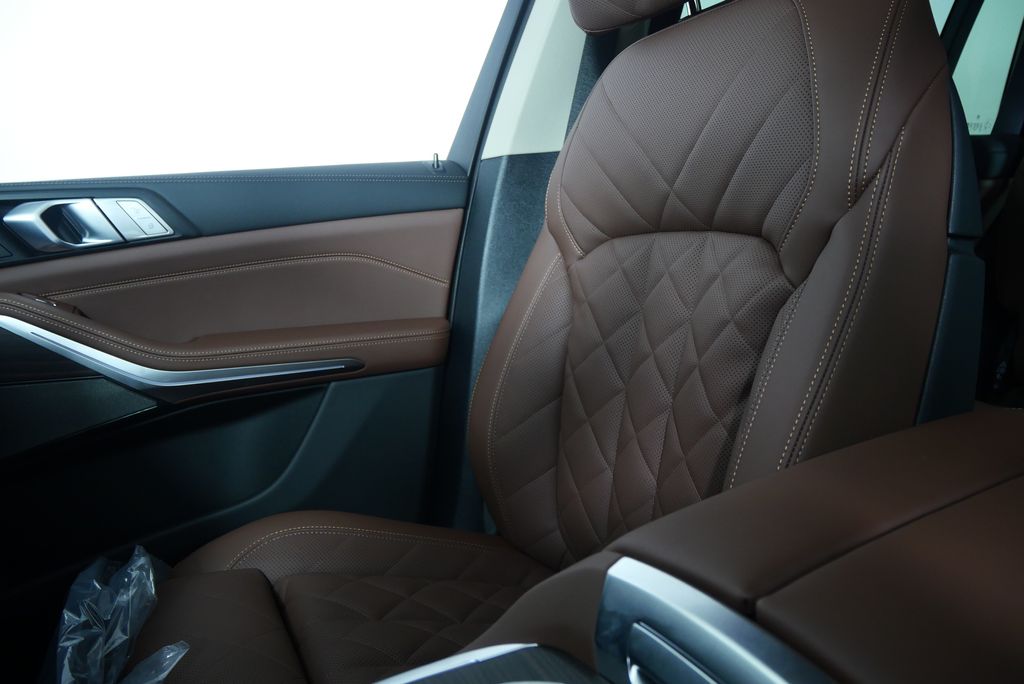 Thumbnail: 2026 BMW X7 - 24