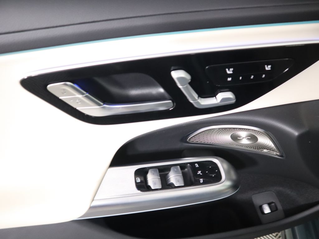 Thumbnail: 2025 Mercedes-Benz E-Class - 25