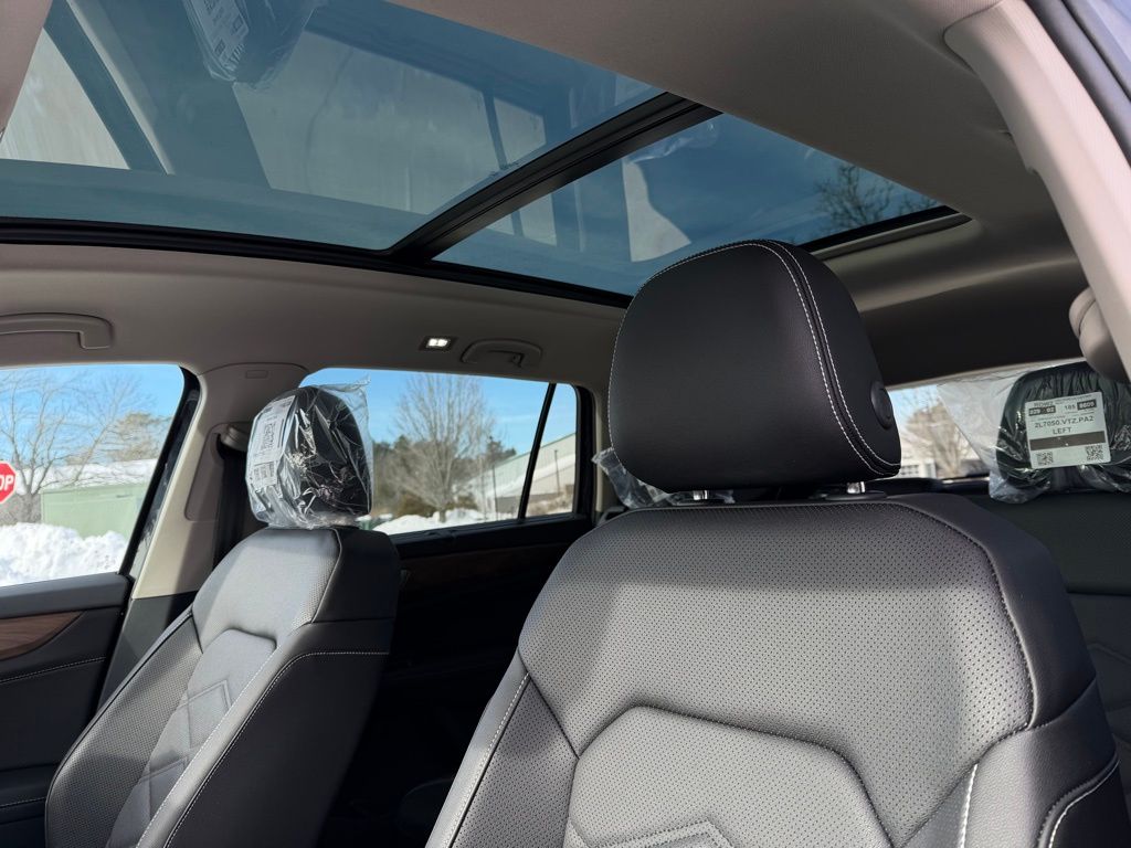 New 2026 Black Volkswagen 2.0T SE w/Technology image 22