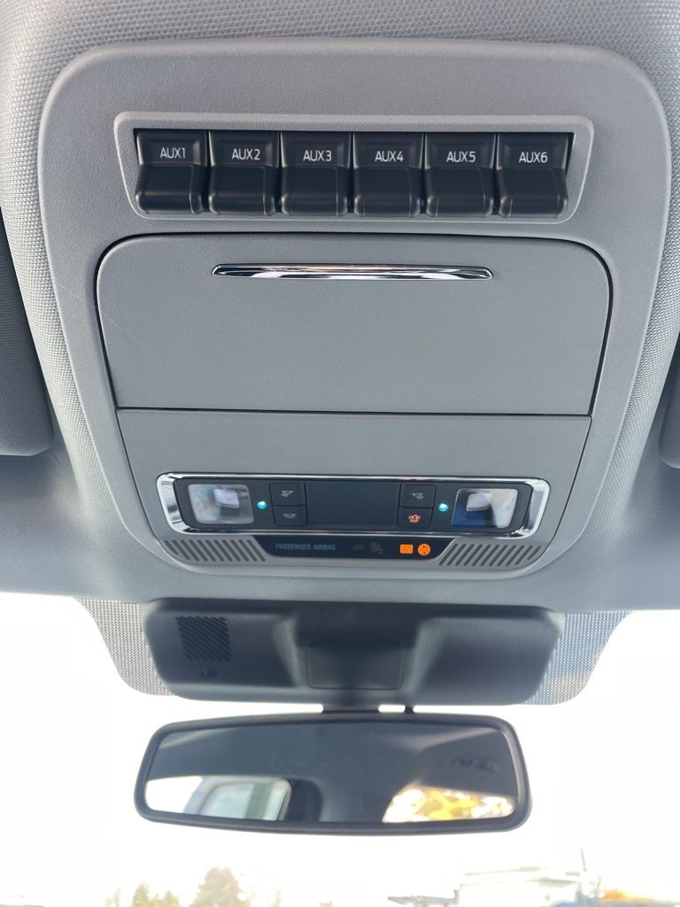 2026 Ford F-350 Chassis LARIAT