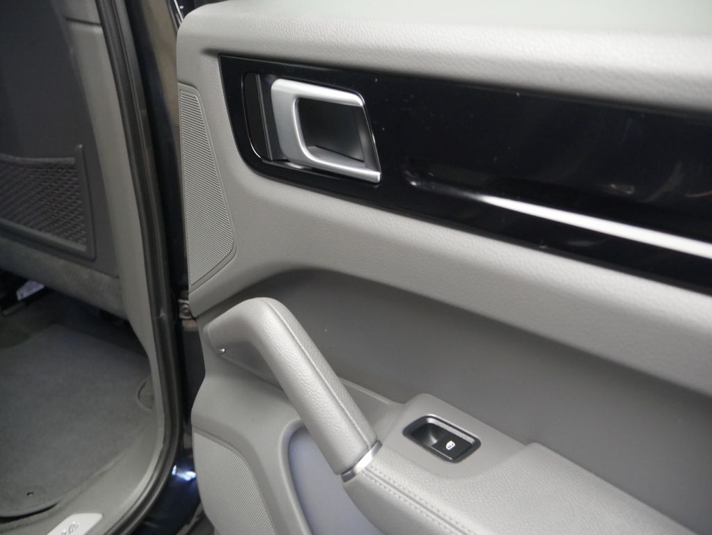 Thumbnail: 2023 Porsche Cayenne - 26