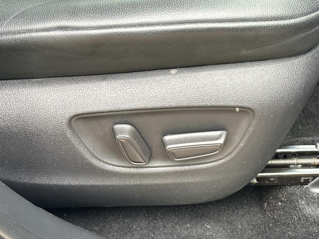 Thumbnail: 2021 Toyota Highlander - 20