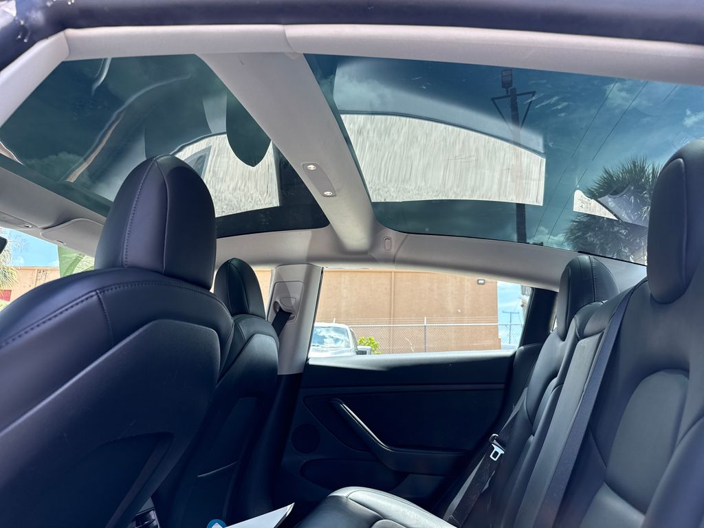 Used 2022  Tesla Long Range image 7