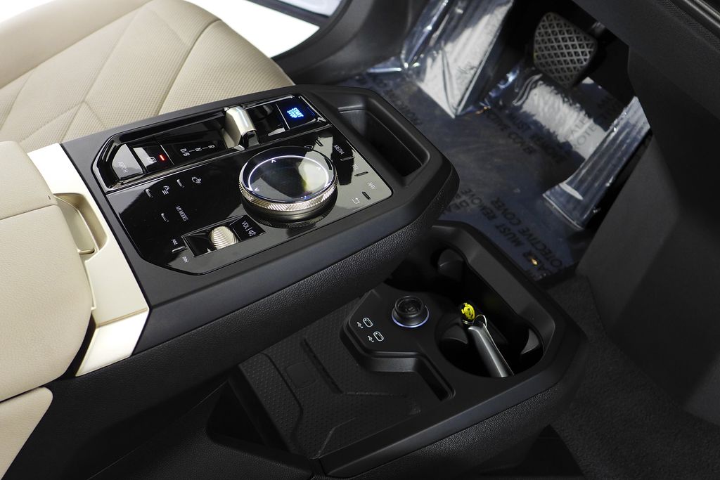 Thumbnail: 2023 BMW iX - 14