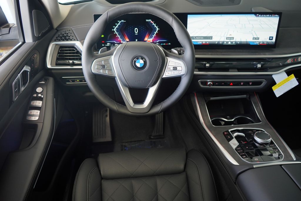 Thumbnail: 2026 BMW X7 - 16
