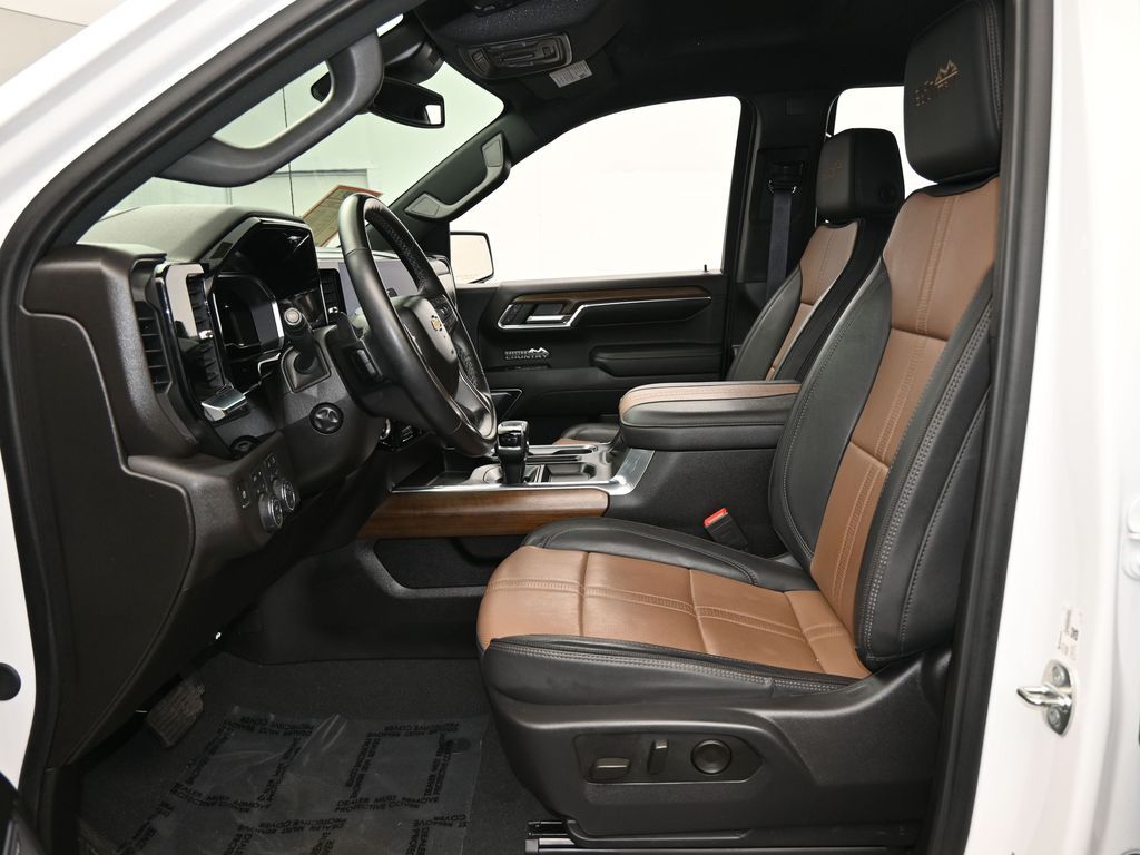 Used 2024 Iridescent Pearl Tricoat Chevrolet High Country image 11