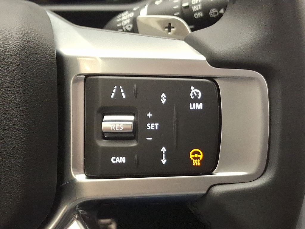 Thumbnail: 2024 Land Rover Discovery - 25