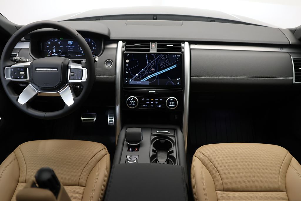 Thumbnail: 2026 Land Rover Discovery - 14