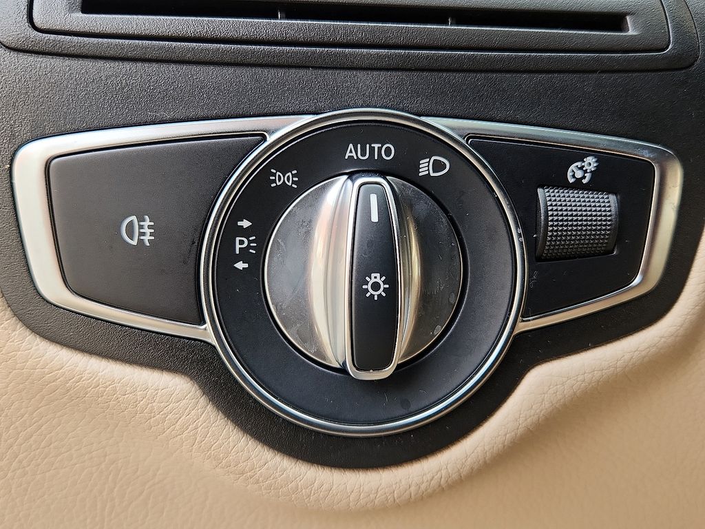 Thumbnail: 2021 Mercedes-Benz GLC - 24