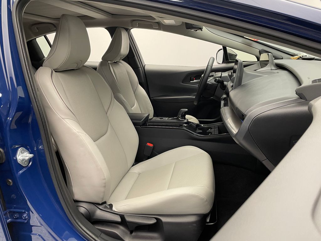 2023 Toyota Prius Limited 18