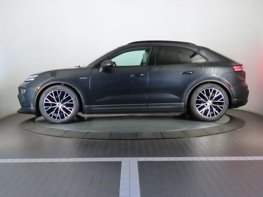 Thumbnail: 2025 Porsche Macan - 2