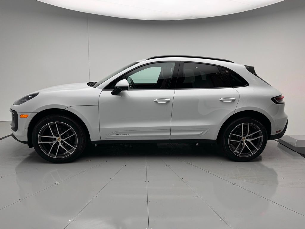 2024 Porsche Macan T 2