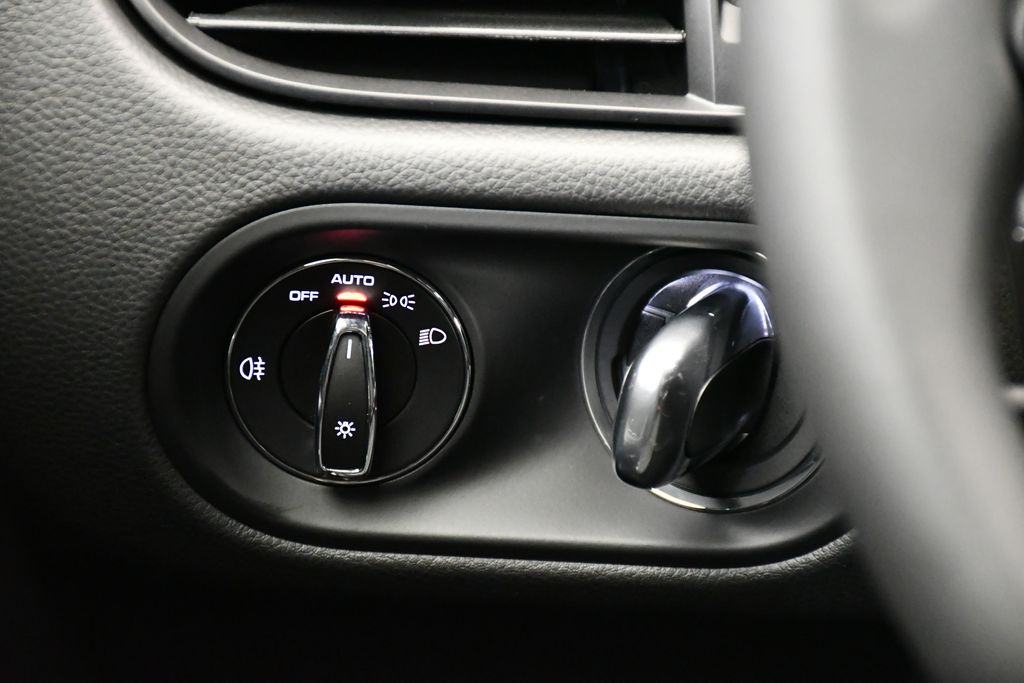 Thumbnail: 2026 Porsche Macan - 25