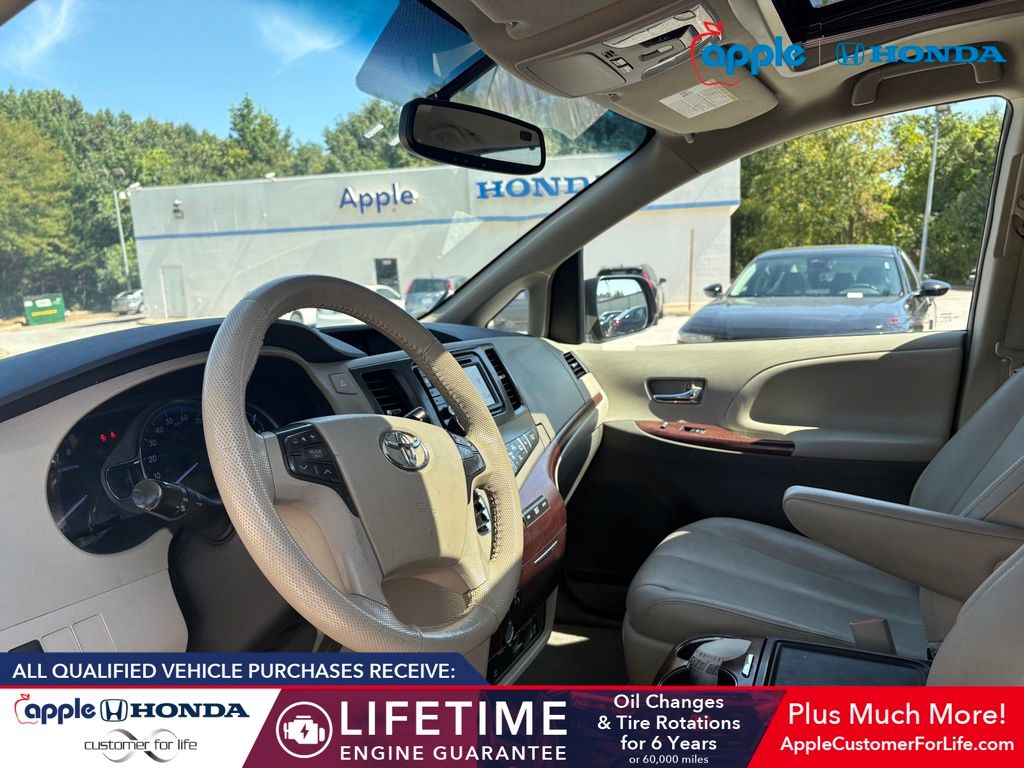 2014 Toyota Sienna XLE 7 Passenger
