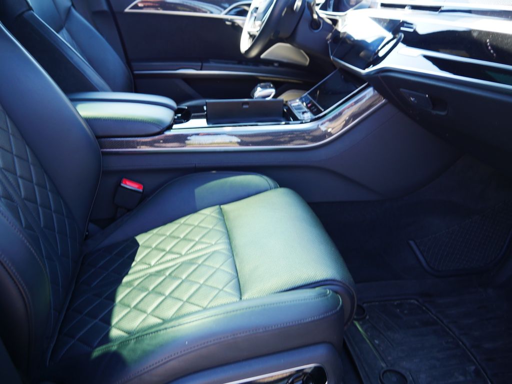 Thumbnail: 2020 Audi S8 - 25