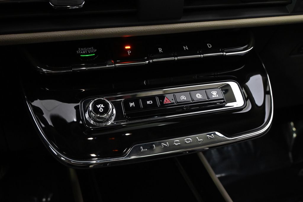 New 2026 White Lincoln Premiere image 31