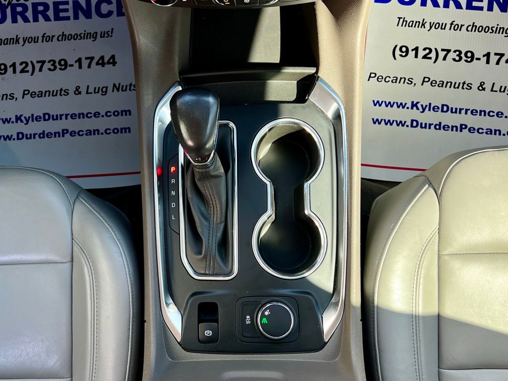 2021 Chevrolet Traverse LT Leather photo