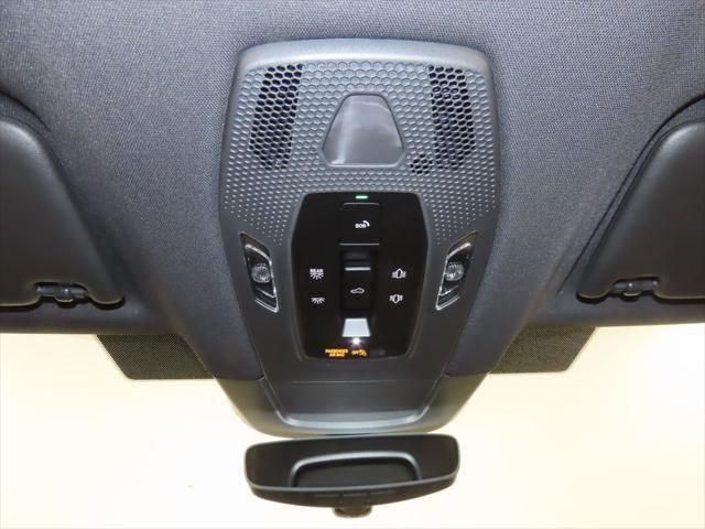 Thumbnail: 2025 Porsche Macan - 3