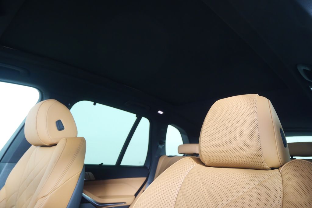 Thumbnail: 2026 BMW X5 - 12