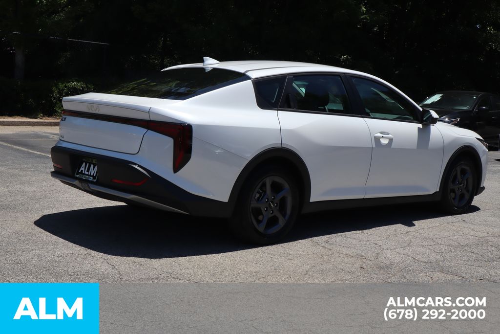 Used 2025 White Kia LXS image 6