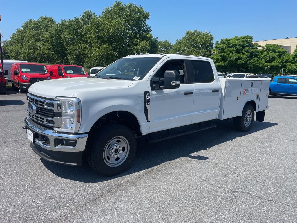 2026 Ford F-350 XL 4x4 Crew Cab 179-In SRW's photo