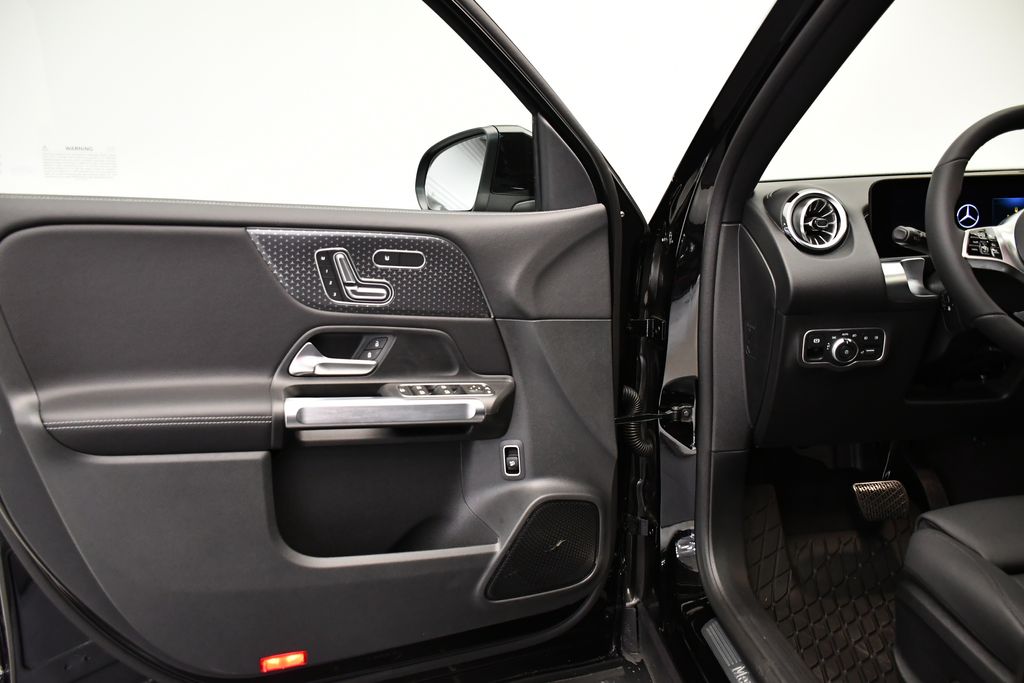 Thumbnail: 2026 Mercedes-Benz GLB - 32