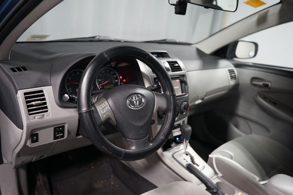 2013 Toyota Corolla LE 7