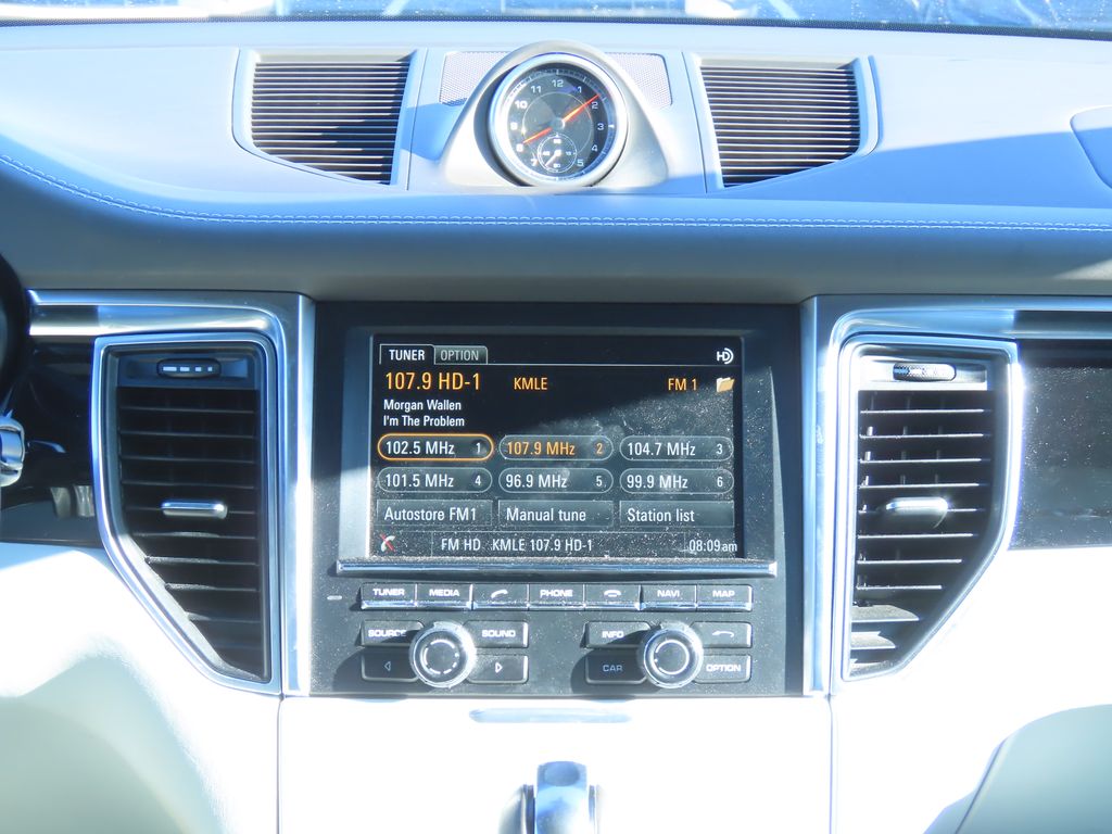 Thumbnail: 2016 Porsche Macan - 8