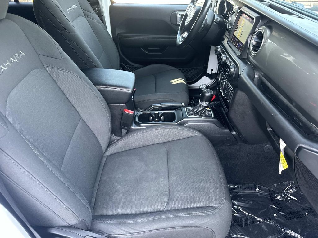 Used 2022 White Jeep Unlimited Sahara image 13