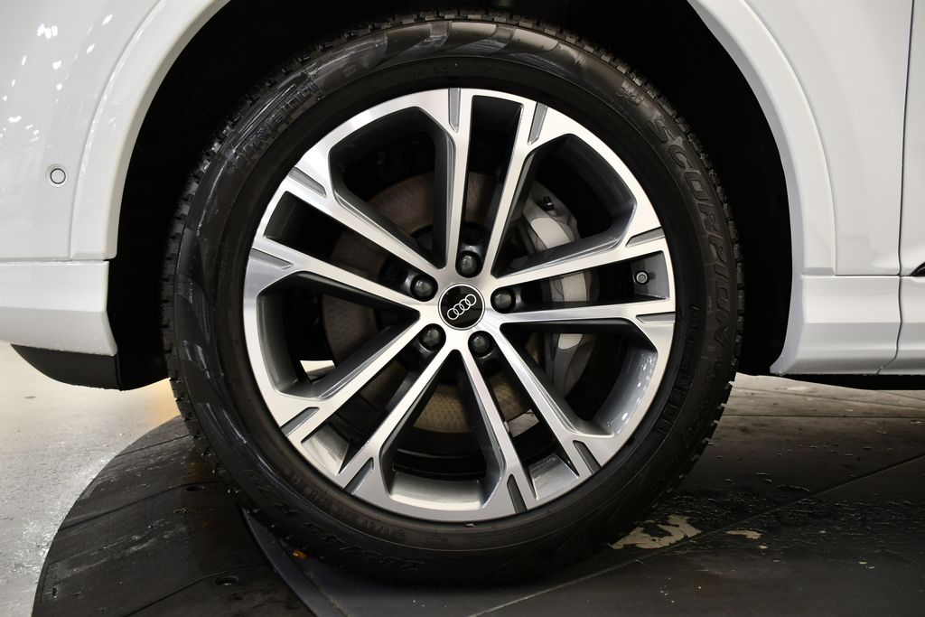 Thumbnail: 2026 Audi Q7 - 13