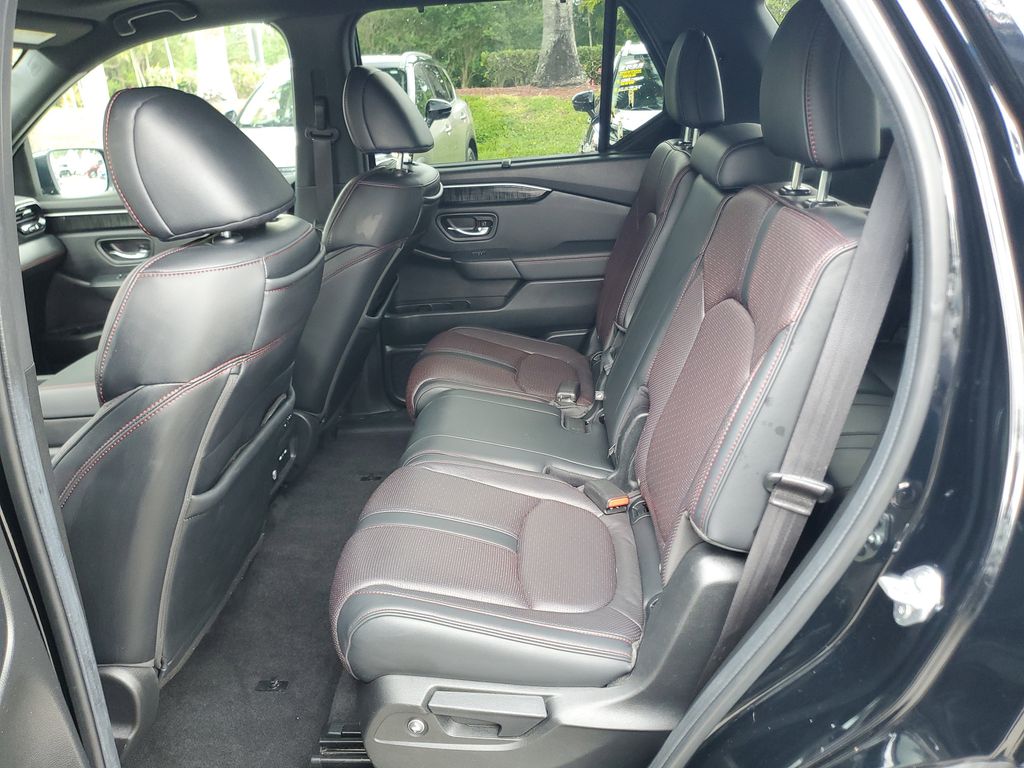 used 2025 Honda Pilot car, priced at $44,382