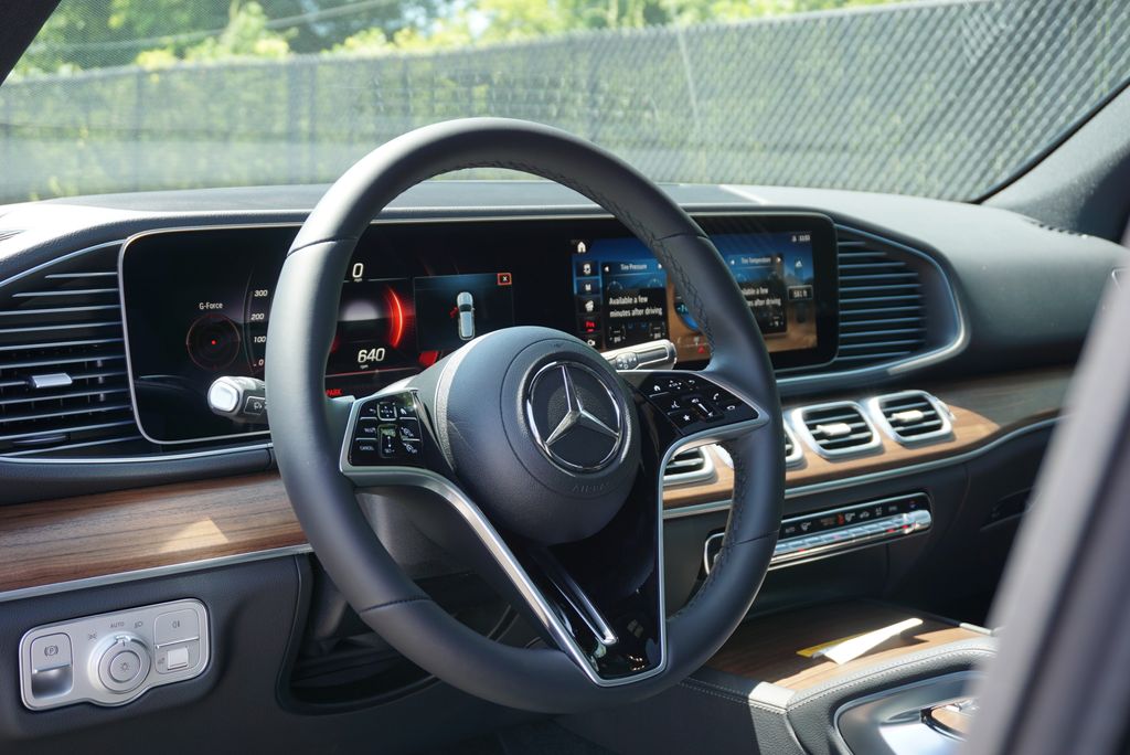 Thumbnail: 2026 Mercedes-Benz GLE - 26