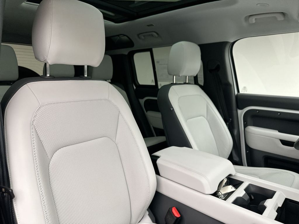 Thumbnail: 2025 Land Rover Defender - 18