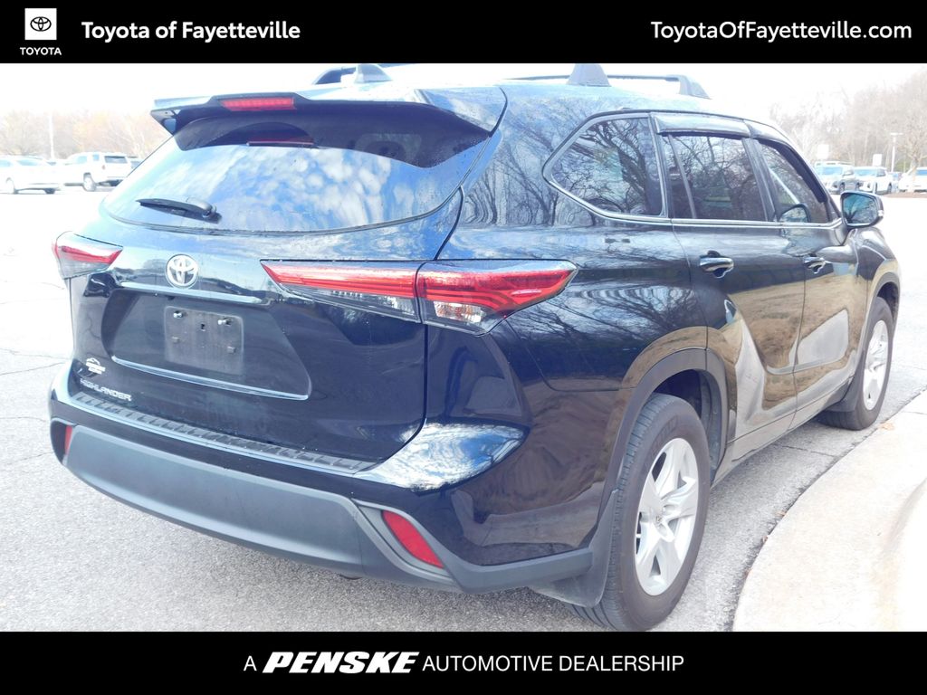Thumbnail: 2022 Toyota Highlander - 4