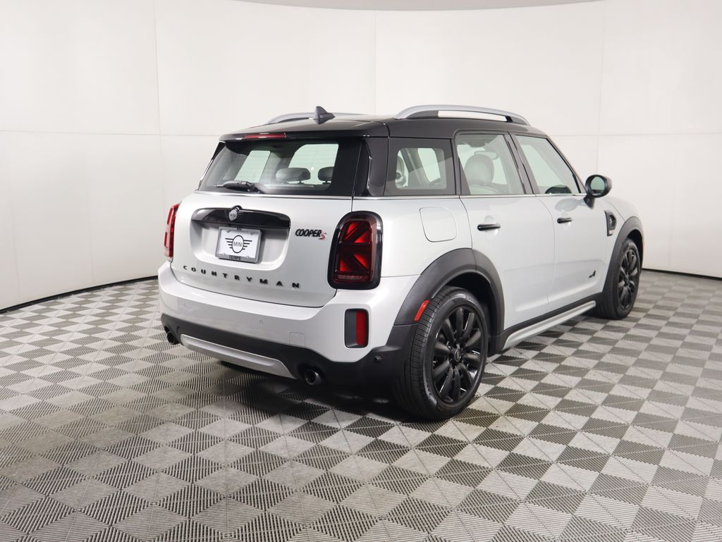 2023 MINI Cooper Countryman Iconic 5