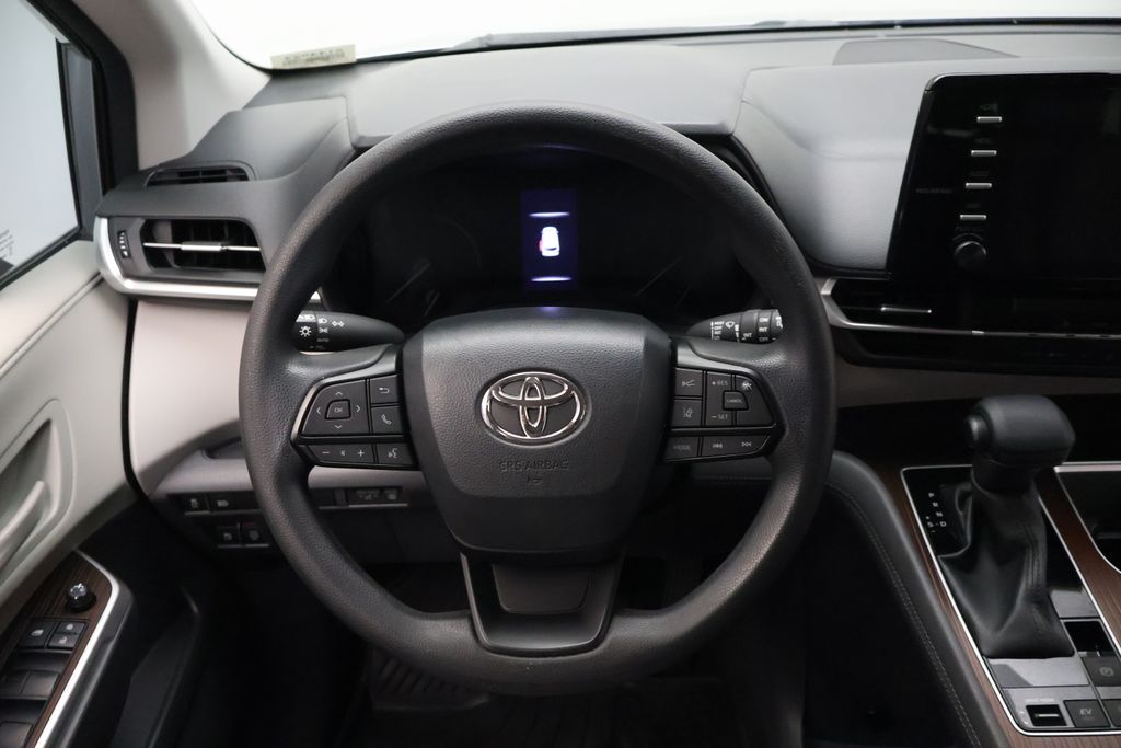 Thumbnail: 2023 Toyota Sienna - 22