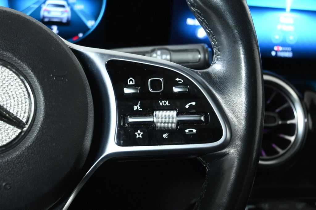 Thumbnail: 2022 Mercedes-Benz GLB - 17